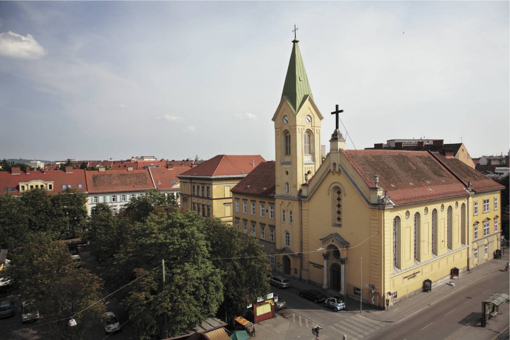 Evangelische Pfarrgemeinde Graz - Heilandskirche Heilandskirche lintuperspektiivistä kuvattuna